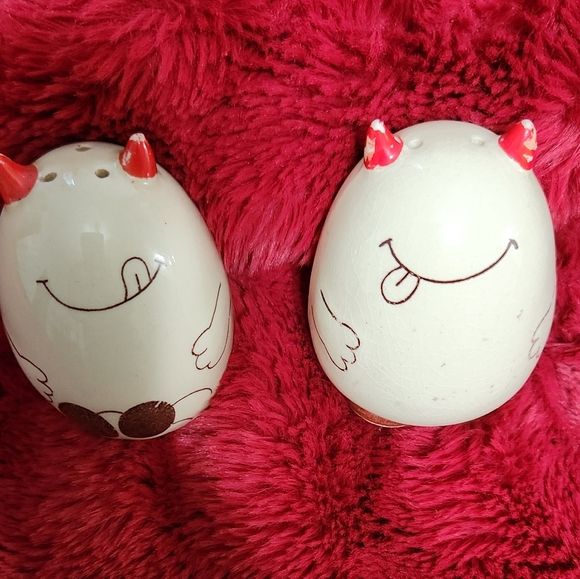 Cute DEVILED EGGS Salt & Pepper Shakers - Picture 1 of 3